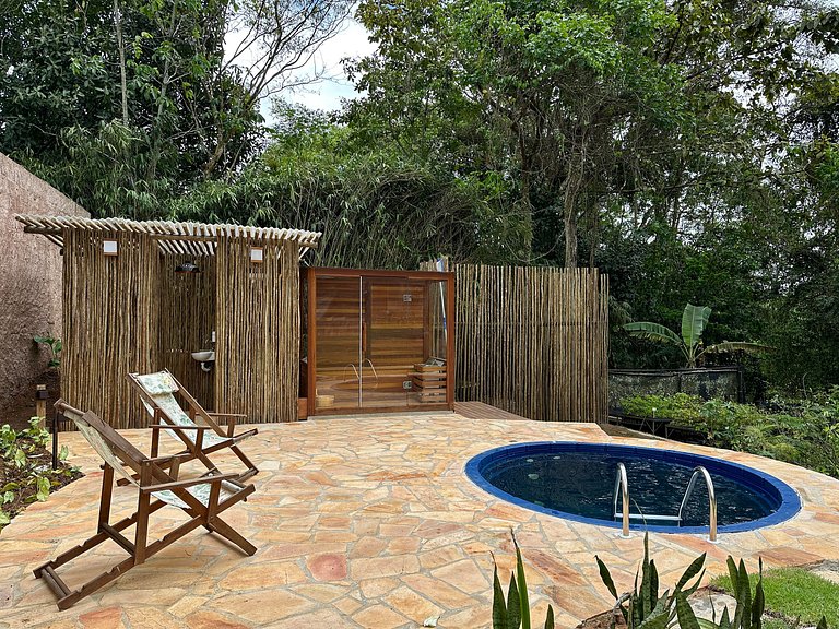 Cachoeira, vista montanha, piscina e sauna