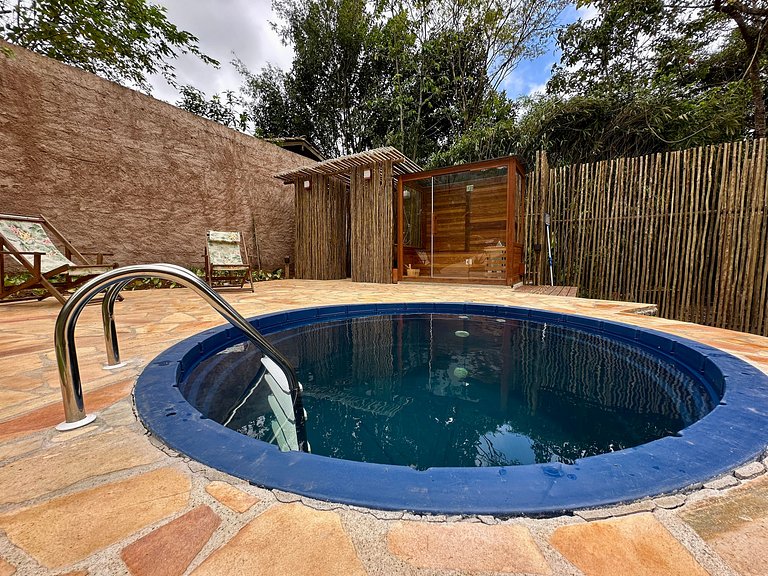 Cachoeira, vista montanha, piscina e sauna