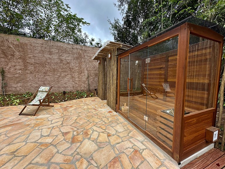 Cachoeira, vista montanha, piscina e sauna