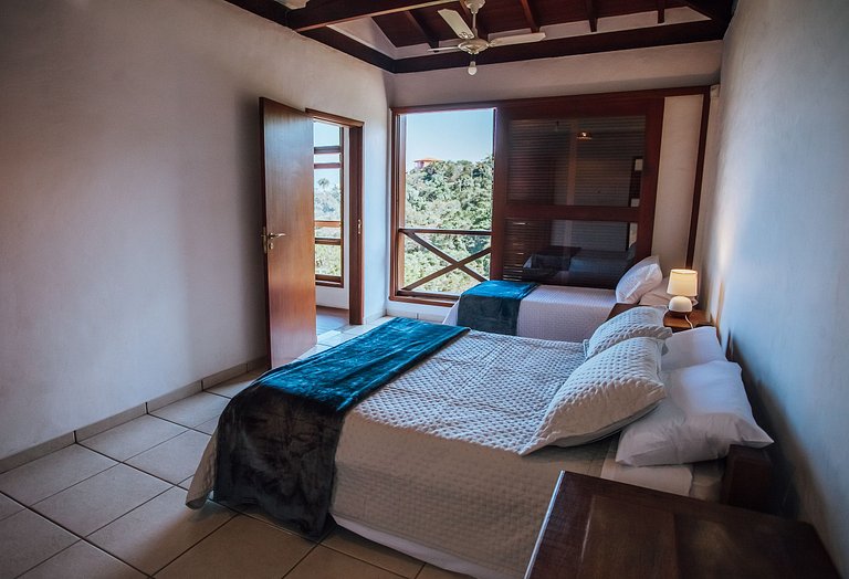 Casa charmosa, com vista para o mar e piscina