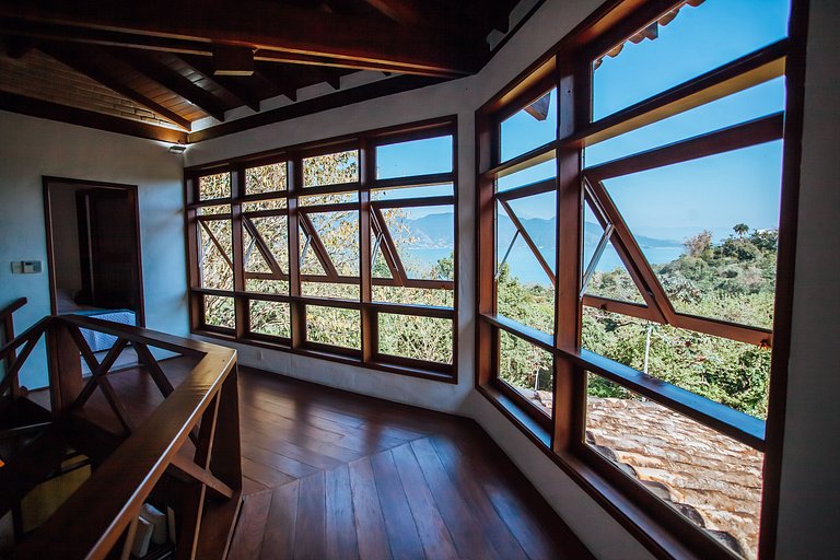 Casa charmosa, com vista para o mar e piscina