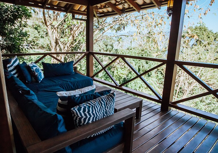 Casa charmosa, com vista para o mar e piscina