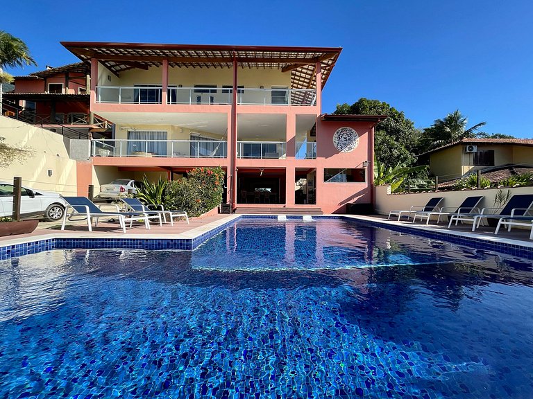 Casa com piscina, cinema, área jogos e vista mar