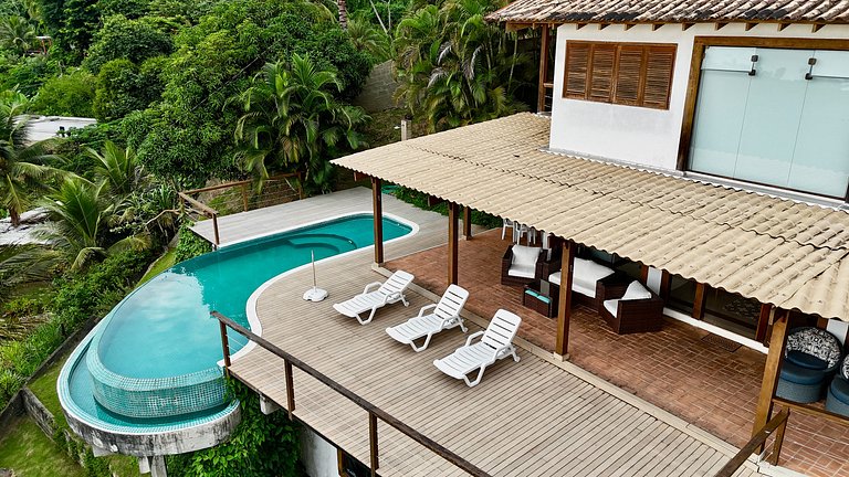 Casa com piscina e a vista mais linda de Ilhabela