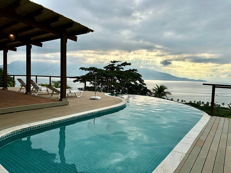 Casa com piscina e a vista mais linda de Ilhabela