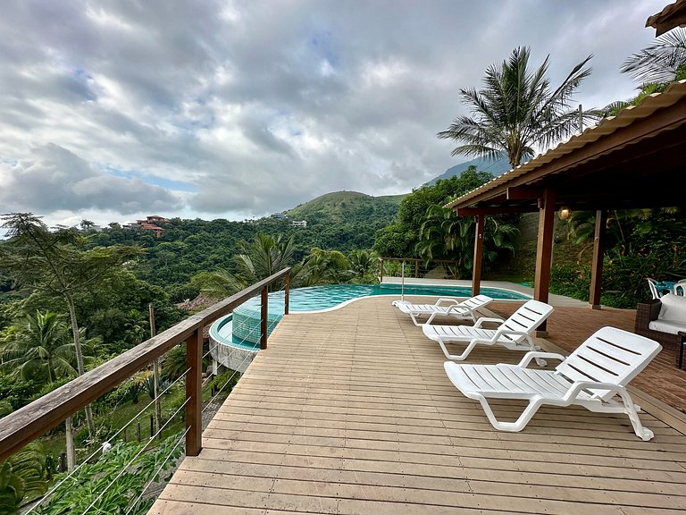 Casa com piscina e a vista mais linda de Ilhabela