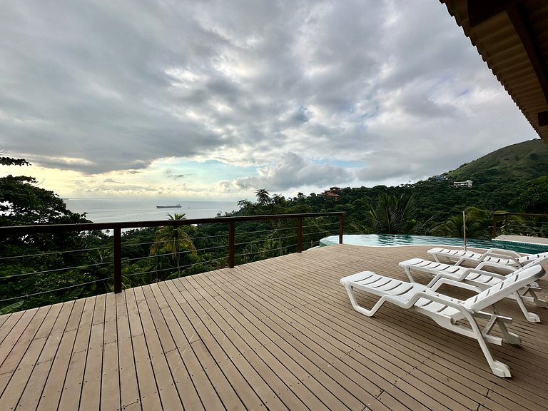 Casa com piscina e a vista mais linda de Ilhabela