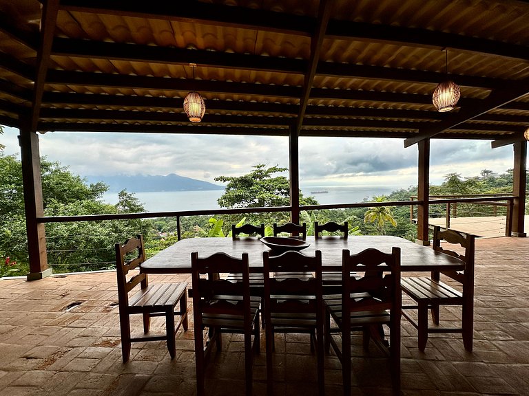 Casa com piscina e a vista mais linda de Ilhabela