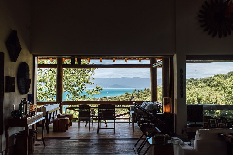 Casa com vista espetacular, piscina e heliponto