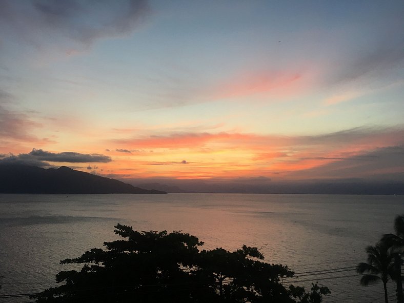 Casa com vista para o mar, piscina e área gourmet