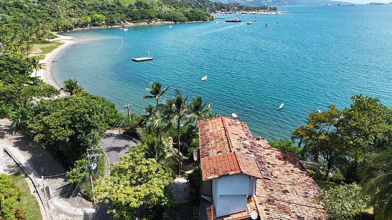 Casa costeira 20m da praia, piscina e área gourmet