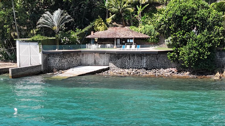 Casa costeira 20m da praia, piscina e área gourmet