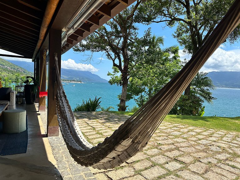 Casa costeira 20m da praia, piscina e área gourmet