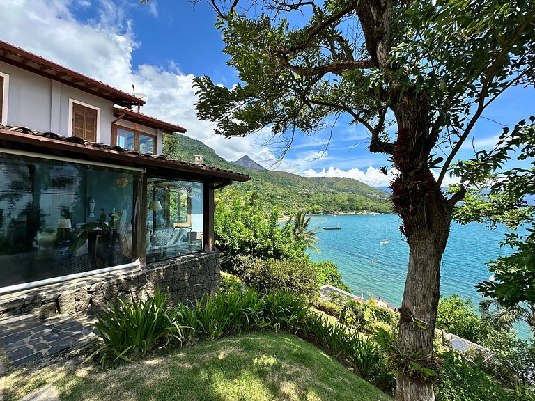 Casa costeira 20m da praia, piscina e área gourmet