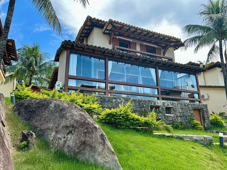 Casa em condomínio a 3 minutos da praia Curral