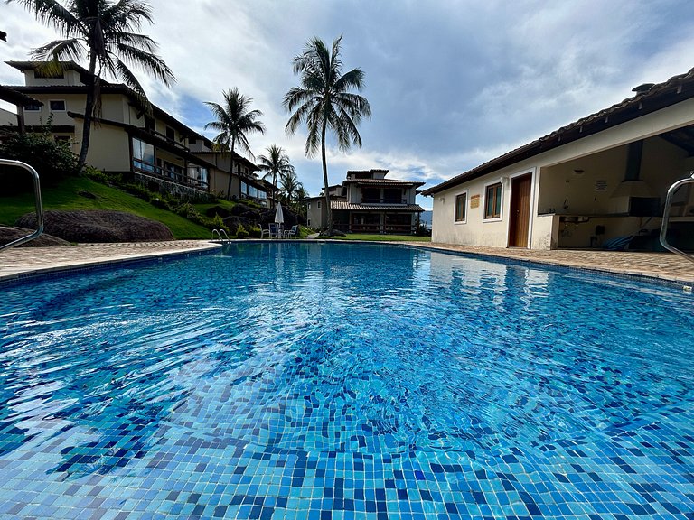 Casa em condomínio a 3 minutos da praia Curral