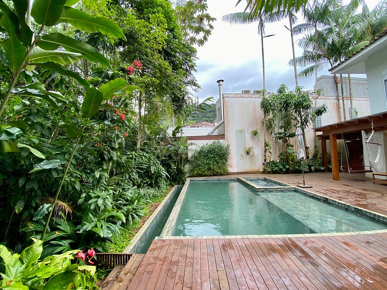 Casa em condomínio de luxo com piscina aquecida