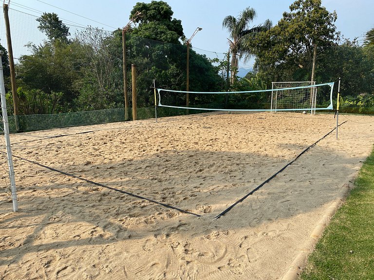 Casa em condomínio de luxo, poucos metros da praia