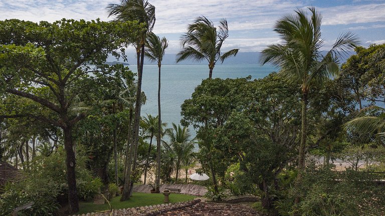 Casa em condomínio pé na areia, com área gourmet