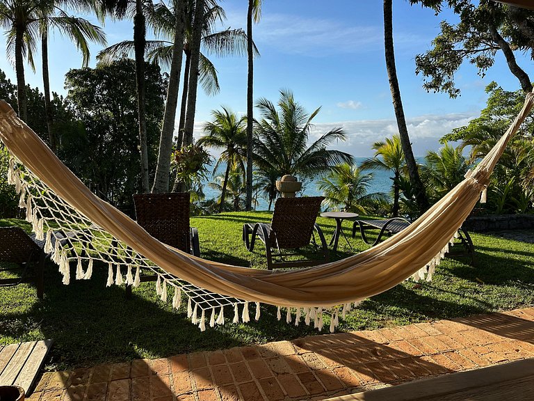 Casa em condomínio pé na areia, com área gourmet