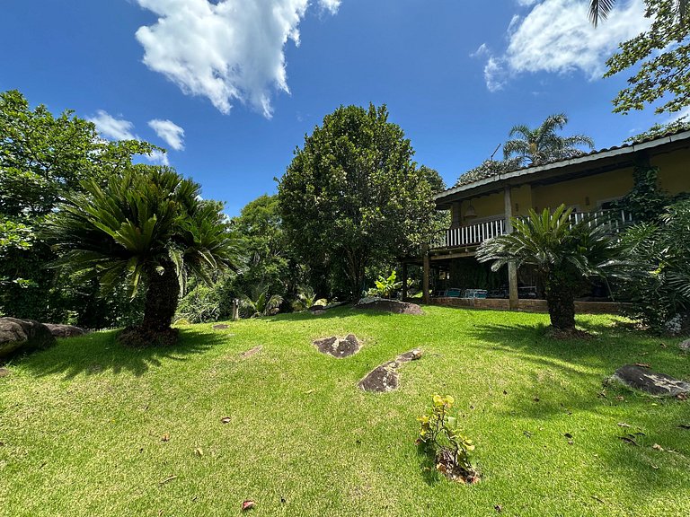 Casa em condomínio, píer de acesso ao mar e vista