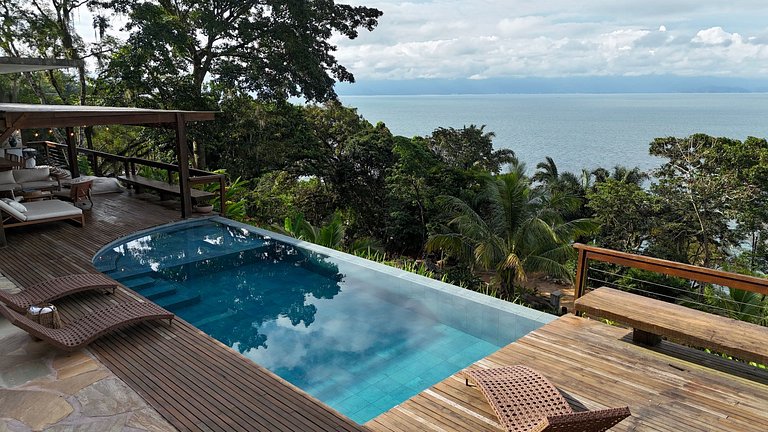 Casa em condomínio, piscina aquecida e conforto