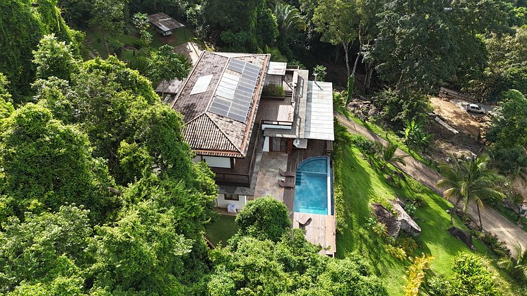 Casa em condomínio, piscina aquecida e conforto