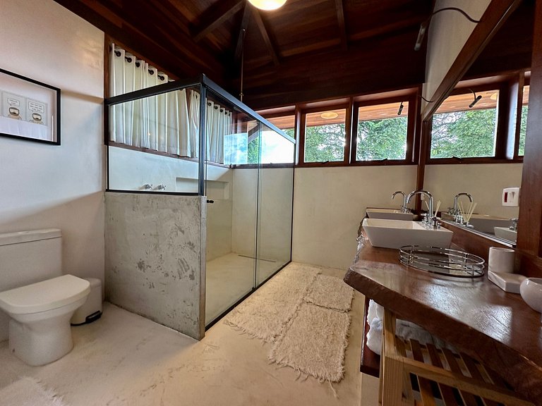 Casa em condomínio, piscina aquecida e conforto