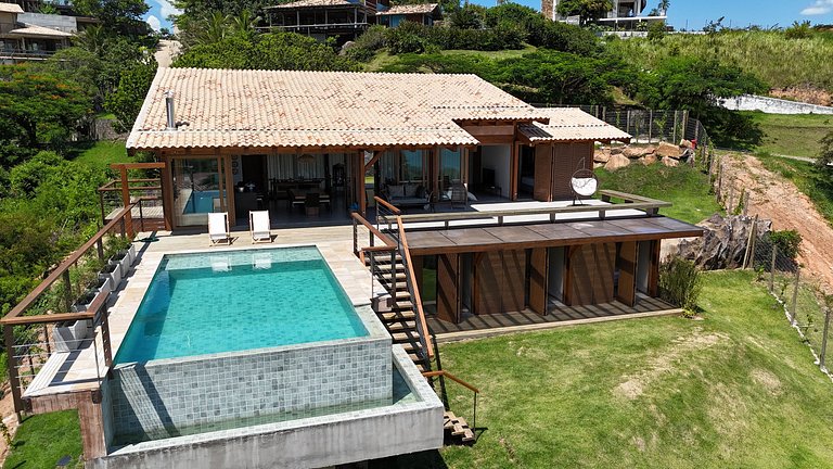 Casa em condomínio, piscina e vista mar