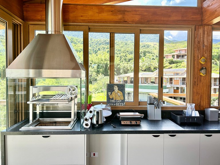 Casa em condomínio, piscina e vista mar