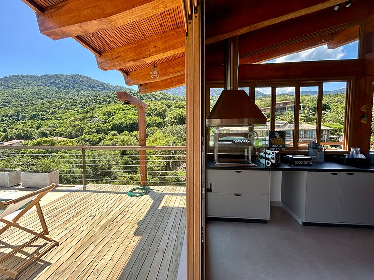 Casa em condomínio, piscina e vista mar