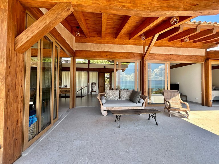 Casa em condomínio, piscina e vista mar