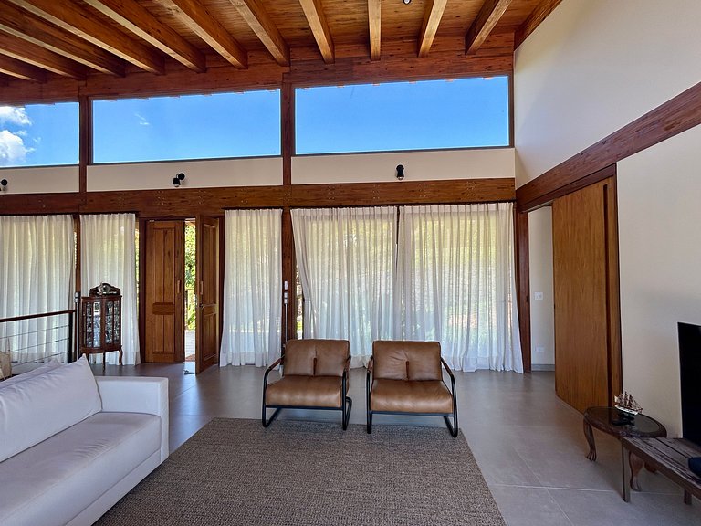 Casa em condomínio, piscina e vista mar