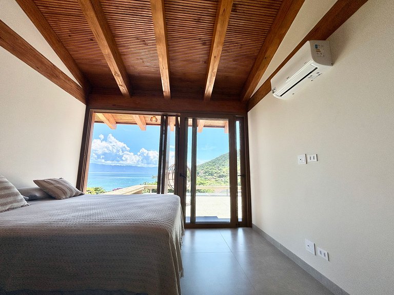 Casa em condomínio, piscina e vista mar