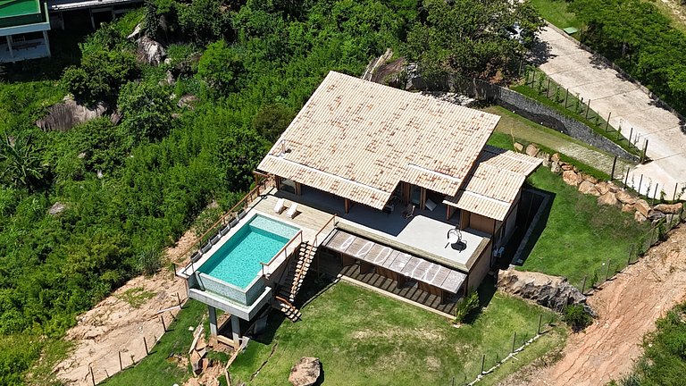 Casa em condomínio, piscina e vista mar