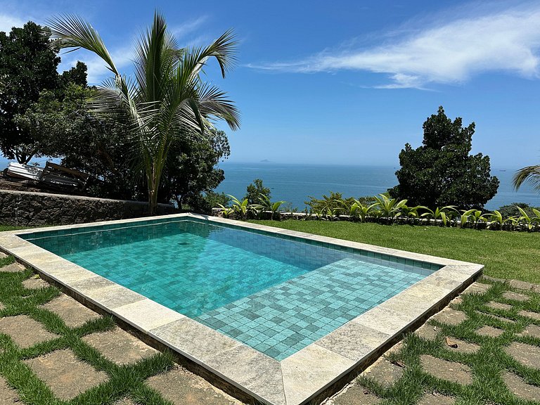 Casa em condomínio, vista e bela piscina