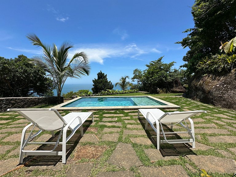 Casa em condomínio, vista e bela piscina