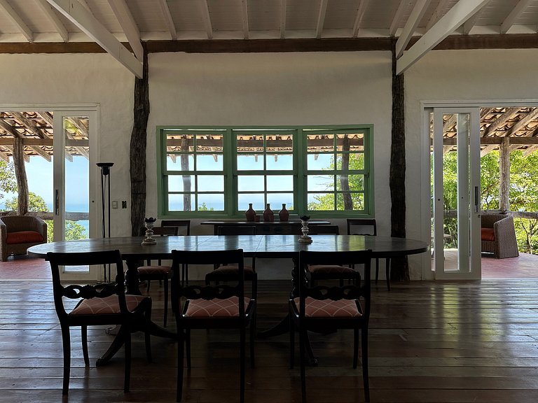 Casa em condomínio, vista e bela piscina