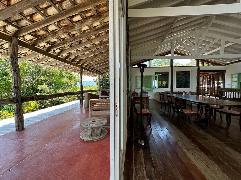 Casa em condomínio, vista e bela piscina