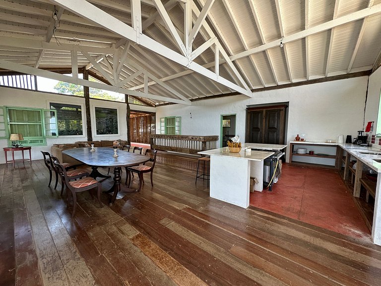 Casa em condomínio, vista e bela piscina