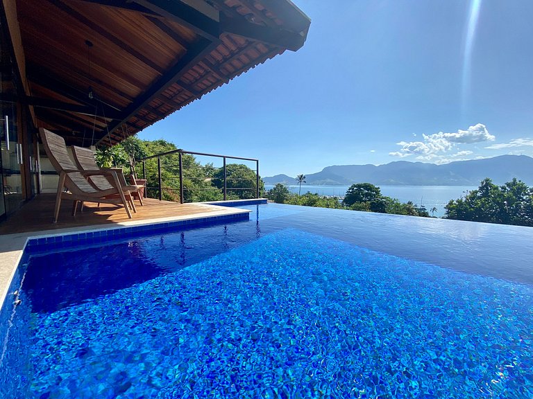 Casa em condomínio, vista incrível e bela piscina