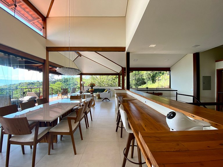 Casa em condomínio, vista incrível e bela piscina