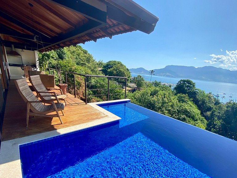 Casa em condomínio, vista incrível e bela piscina