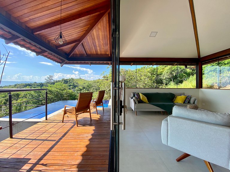 Casa em condomínio, vista incrível e bela piscina