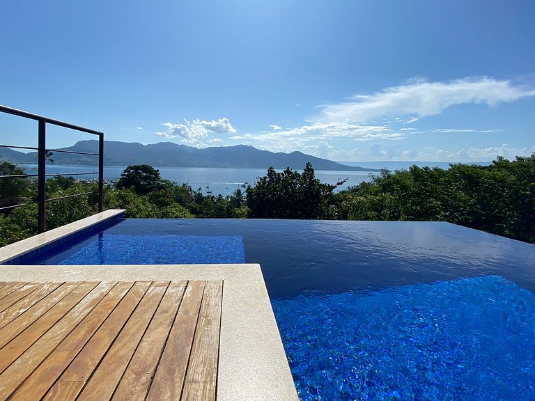 Casa em condomínio, vista incrível e bela piscina