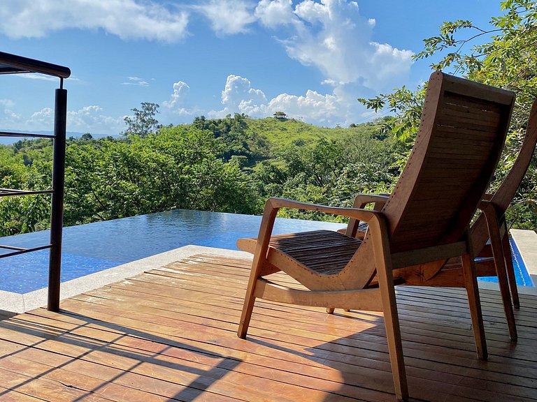 Casa em condomínio, vista incrível e bela piscina