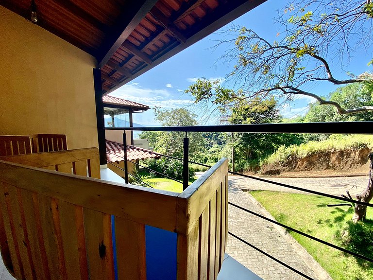 Casa em condomínio, vista incrível e bela piscina