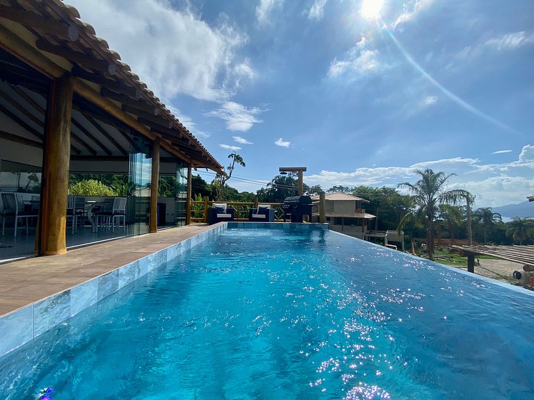 Casa incrível em condomínio - piscina e vista