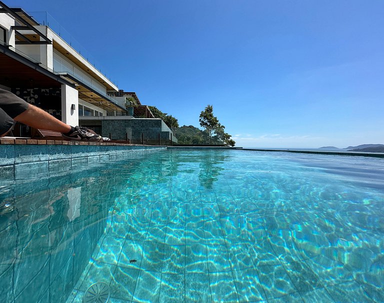 Casa moderna, vista, jacuzzi aquecida e piscina