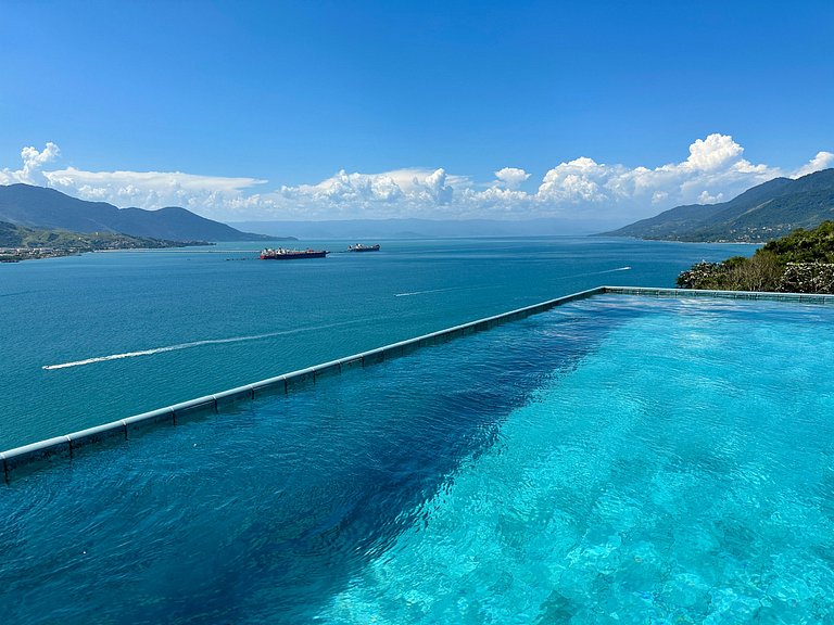 Casa moderna, vista, jacuzzi aquecida e piscina